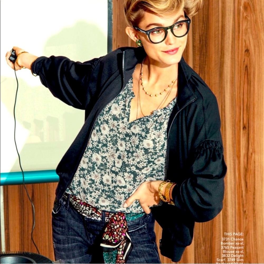 CAbi peasant blouse. SZ XS. Green floral